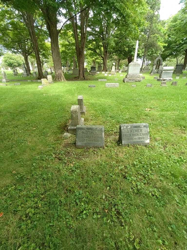 Margaret Zahn's grave. Photo 1