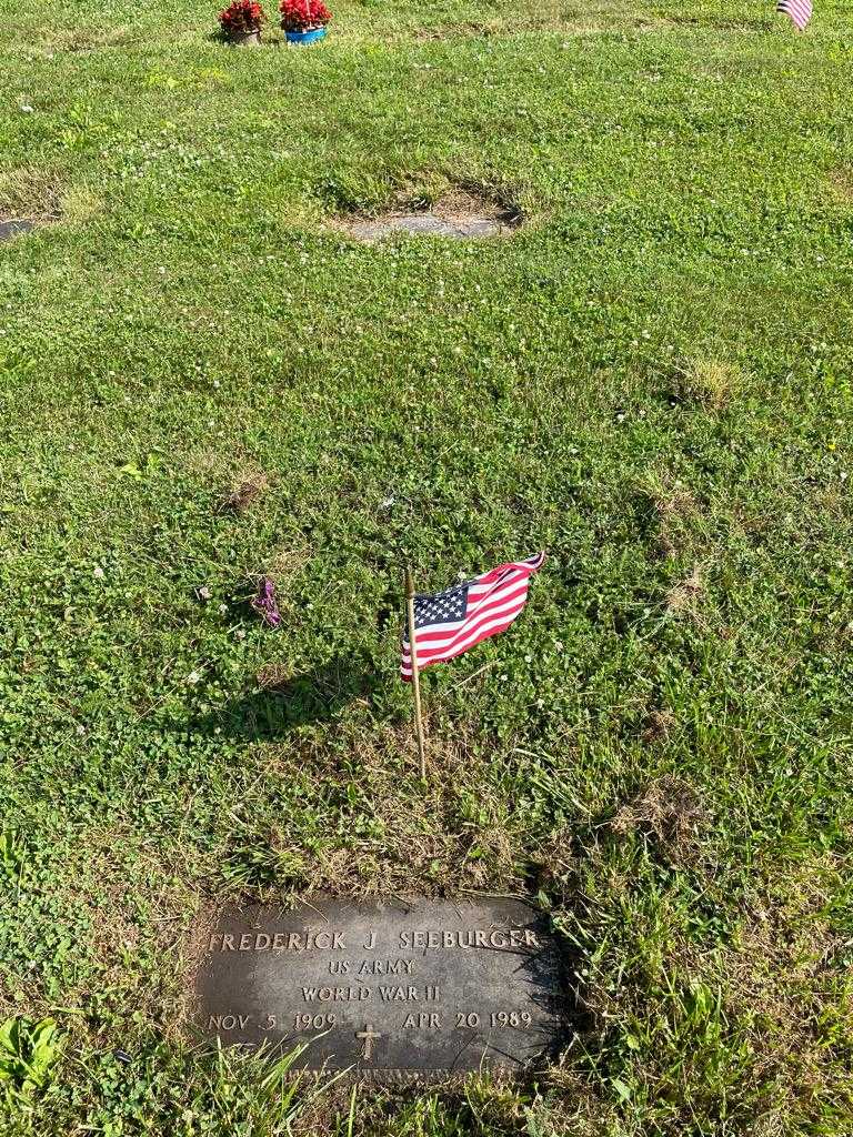 Frederick J. Seeburger's grave. Photo 2