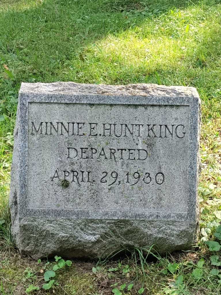 Minnie E Hunt King Departed's grave. Photo 3