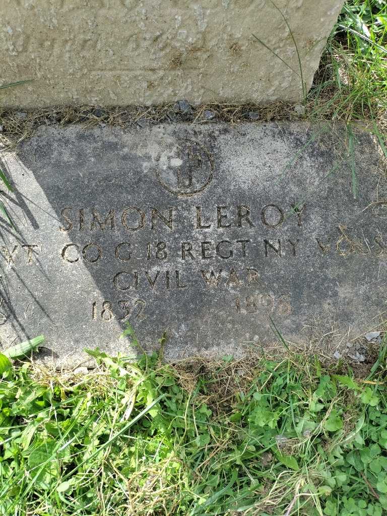 Simon Leroy's grave. Photo 4