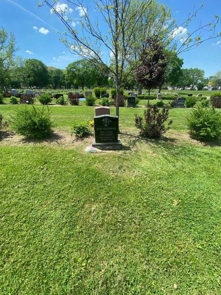 Alek Kuethping's grave. Photo 1