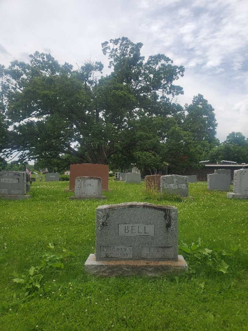 Maria Magdelina Bell's grave. Photo 1