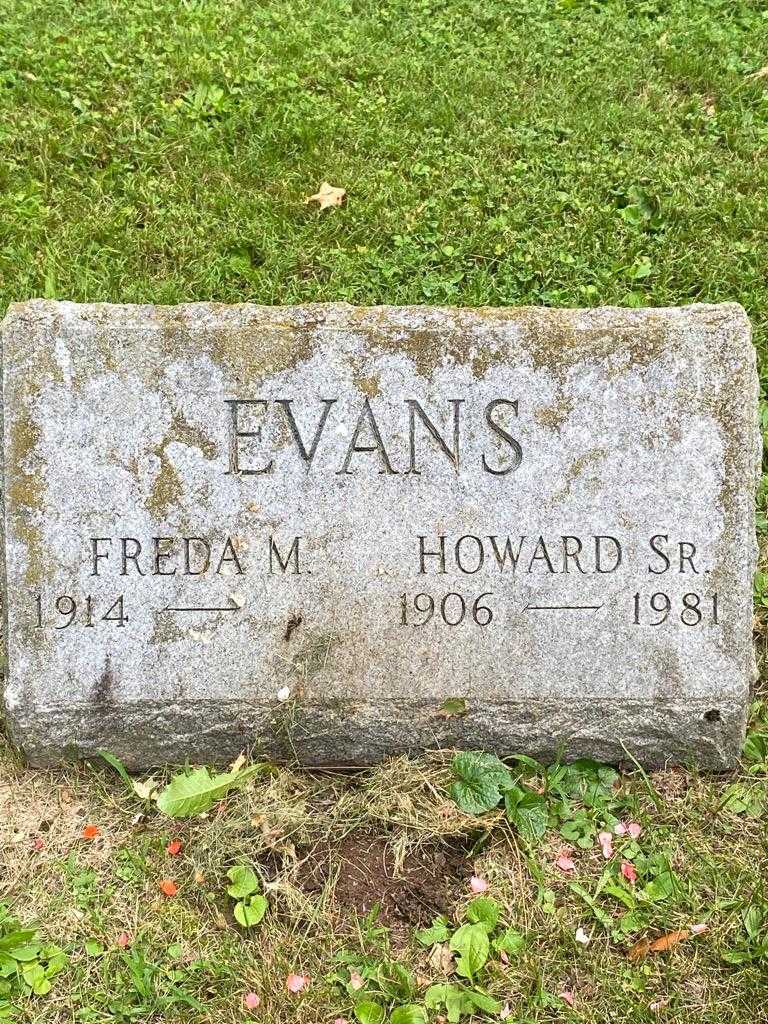 Howard Evans Senior's grave. Photo 4