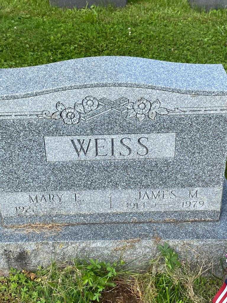 Mary E. Weiss's grave. Photo 3