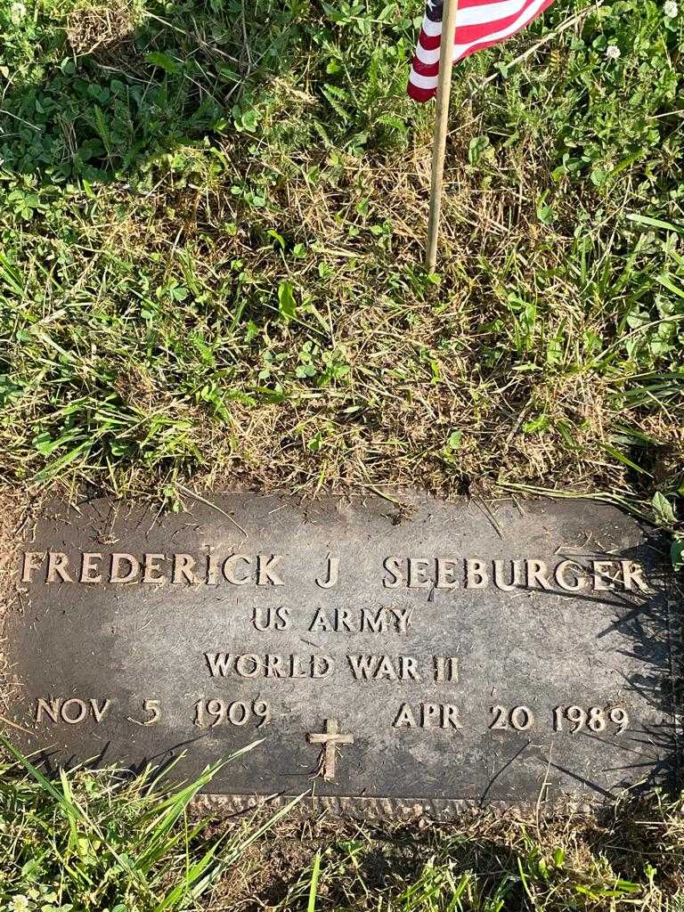 Frederick J. Seeburger's grave. Photo 3