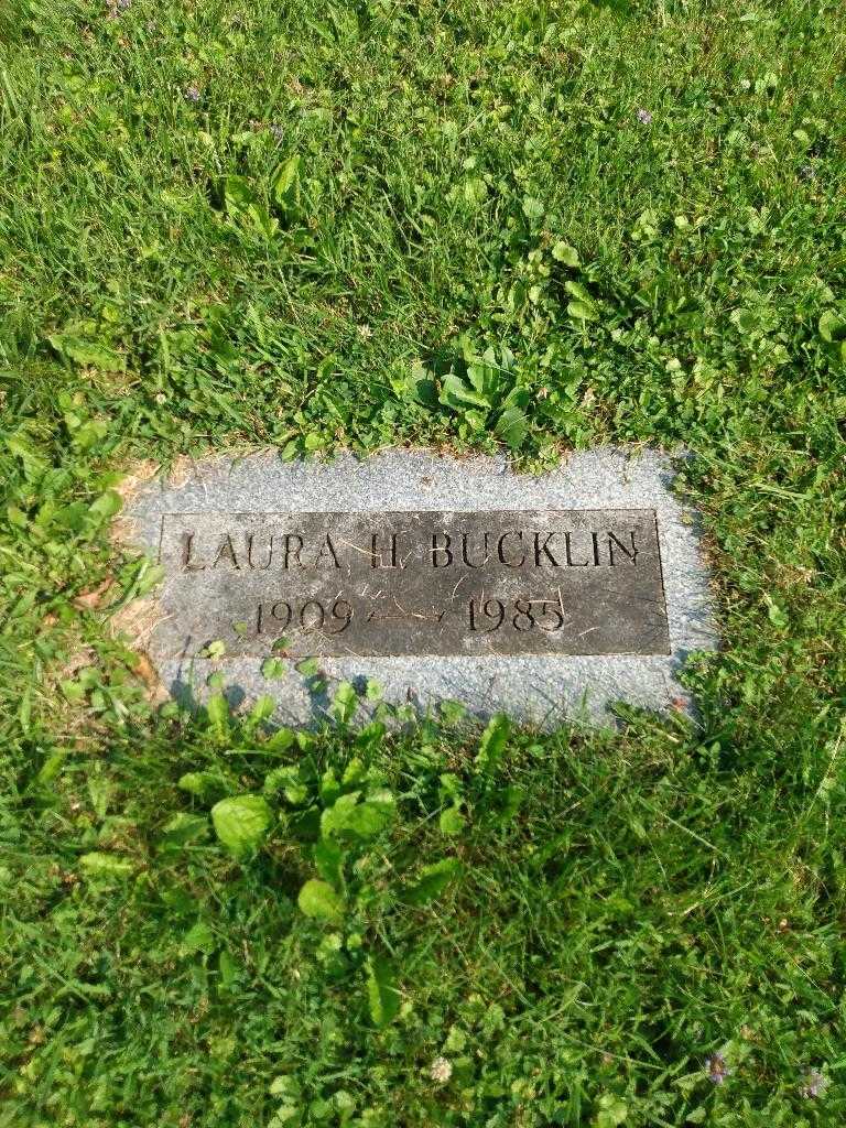 Laura H. Bucklin's grave. Photo 1