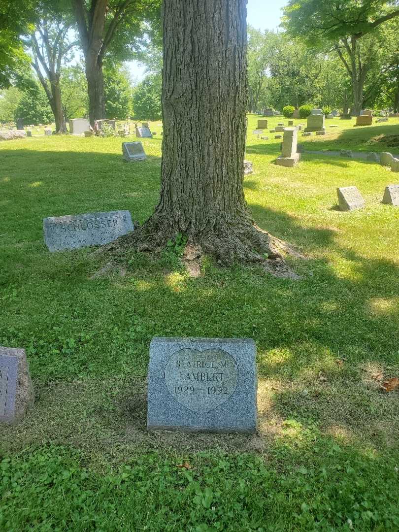 Beatrice M. Lambert's grave. Photo 2