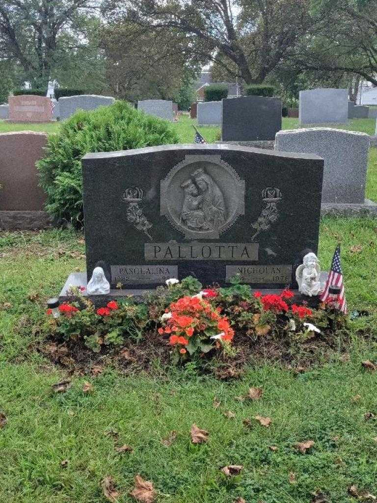 Pasqualina Pallotta's grave. Photo 3