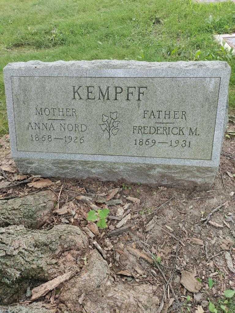 Frederick M. Kempff's grave. Photo 4