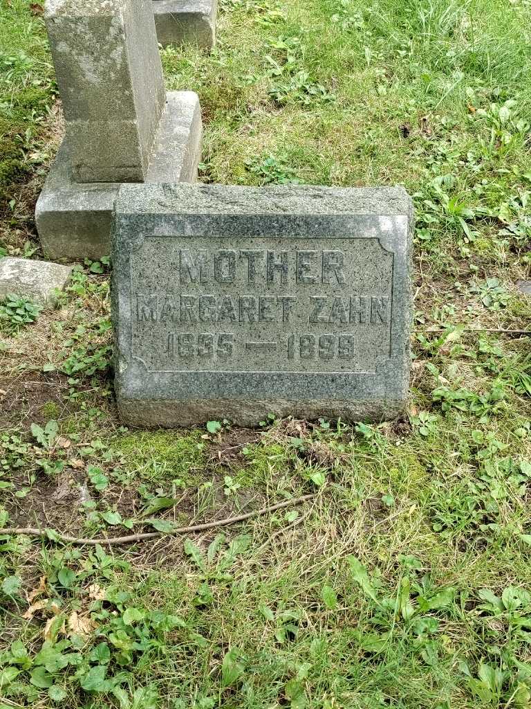 Margaret Zahn's grave. Photo 2