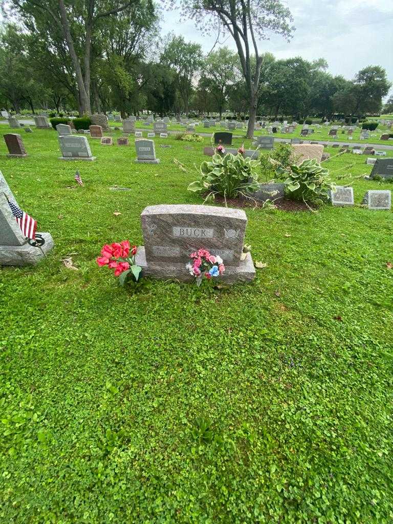 Walter James Buck's grave. Photo 1