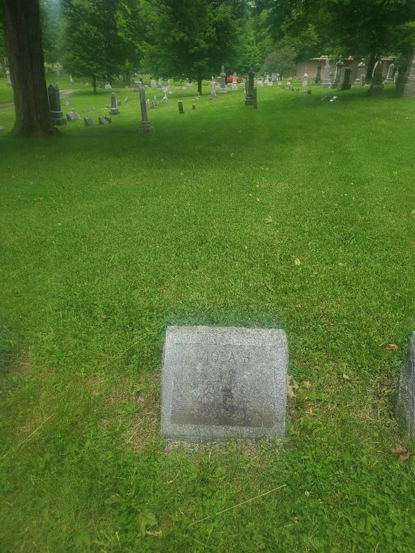 Viola B. Huntly's grave. Photo 2