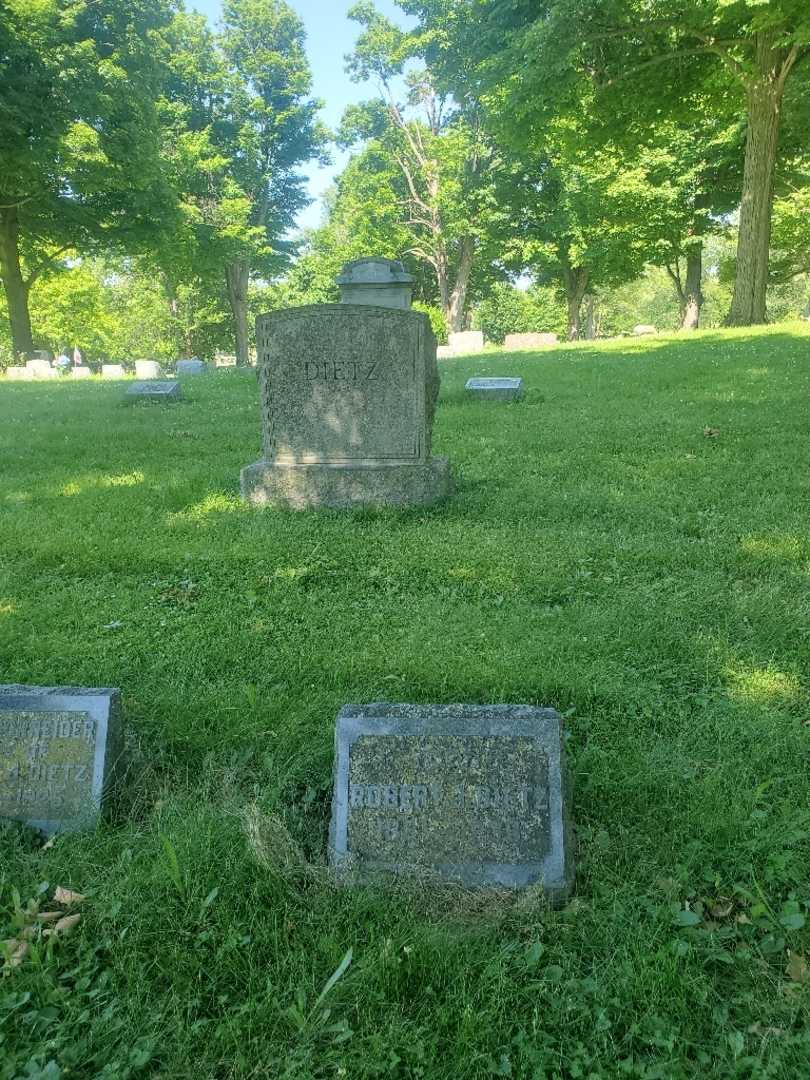 Robert J. Dietz's grave. Photo 1