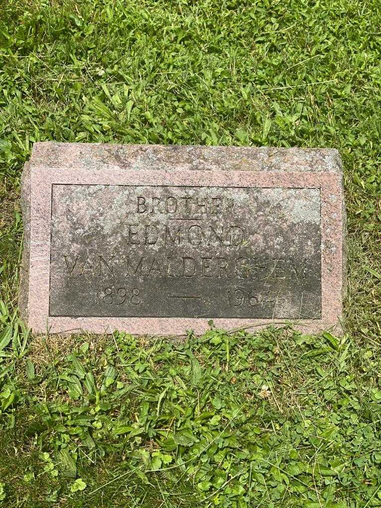 Edmond Van Malderghem's grave. Photo 3