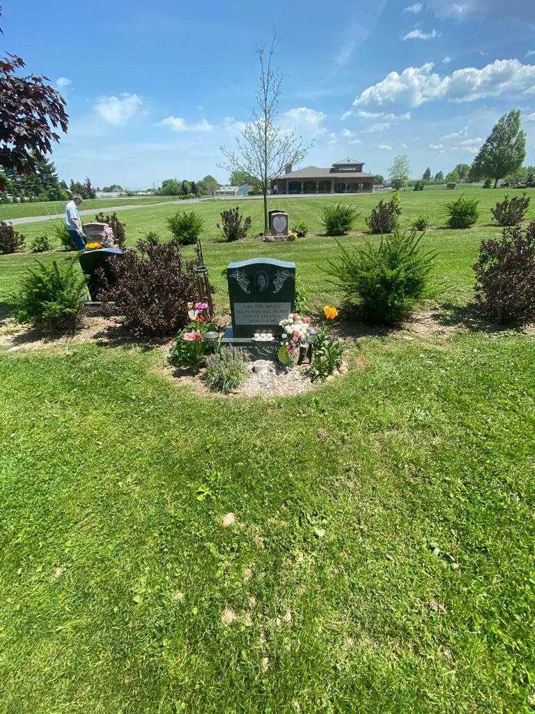 Mang Thi Lai's grave. Photo 1