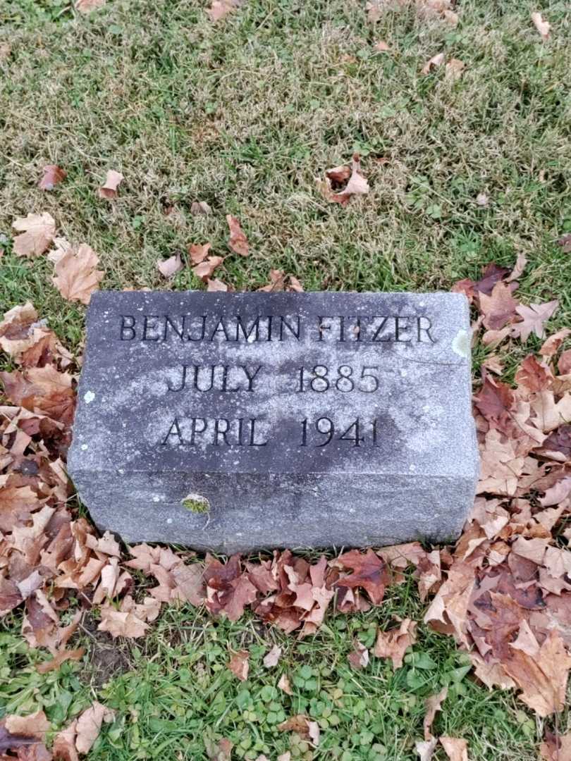 Benjamin Fitzer's grave. Photo 3