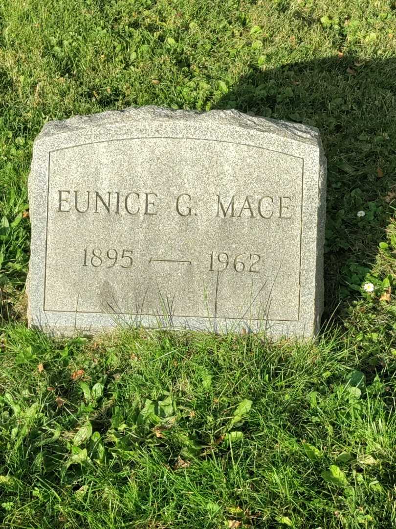 Eunice Gloger Mace's grave. Photo 3