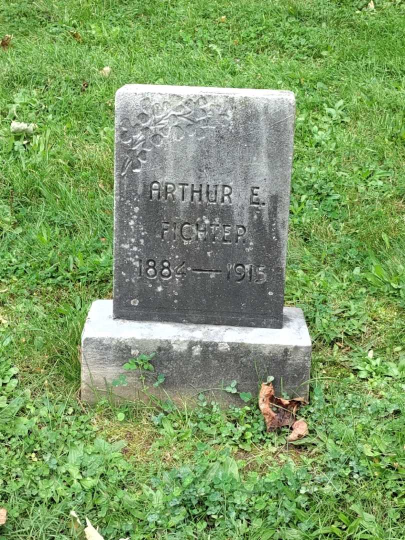 Arthur E. Fichter's grave. Photo 3