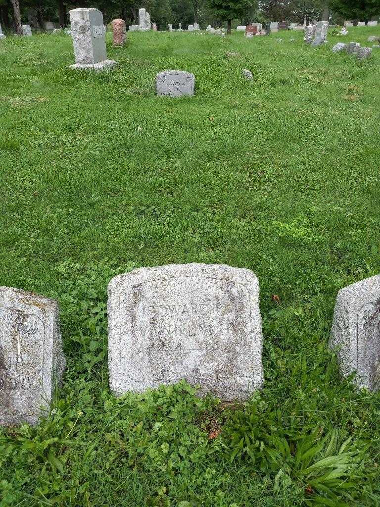 Edward P. Vanderlip's grave. Photo 1