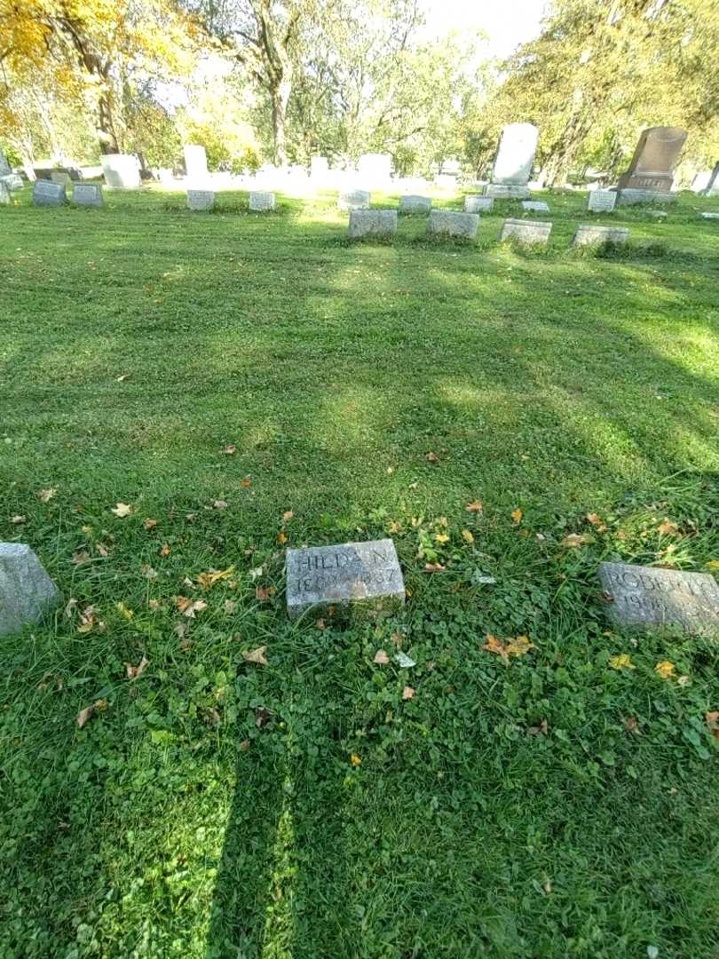 Hilda N. Kaiser's grave. Photo 1