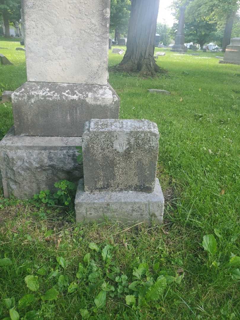 Emily Wundus's grave. Photo 3