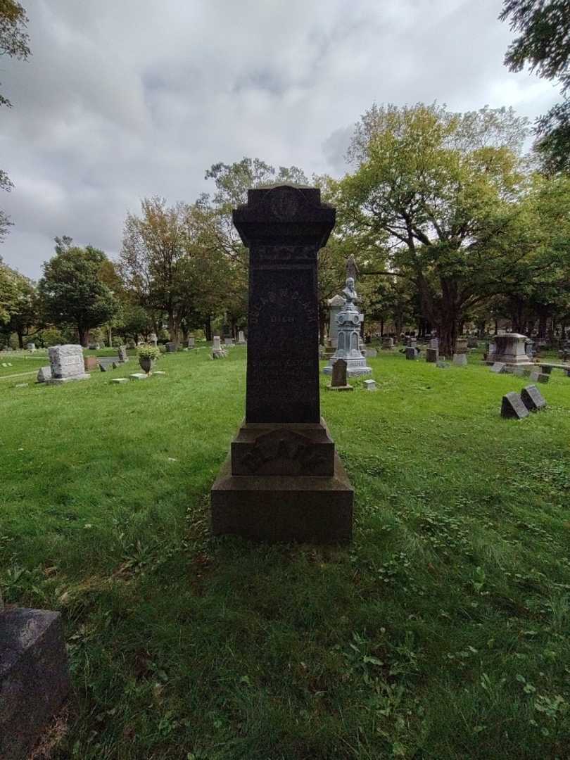 Oscar William Clark's grave. Photo 1