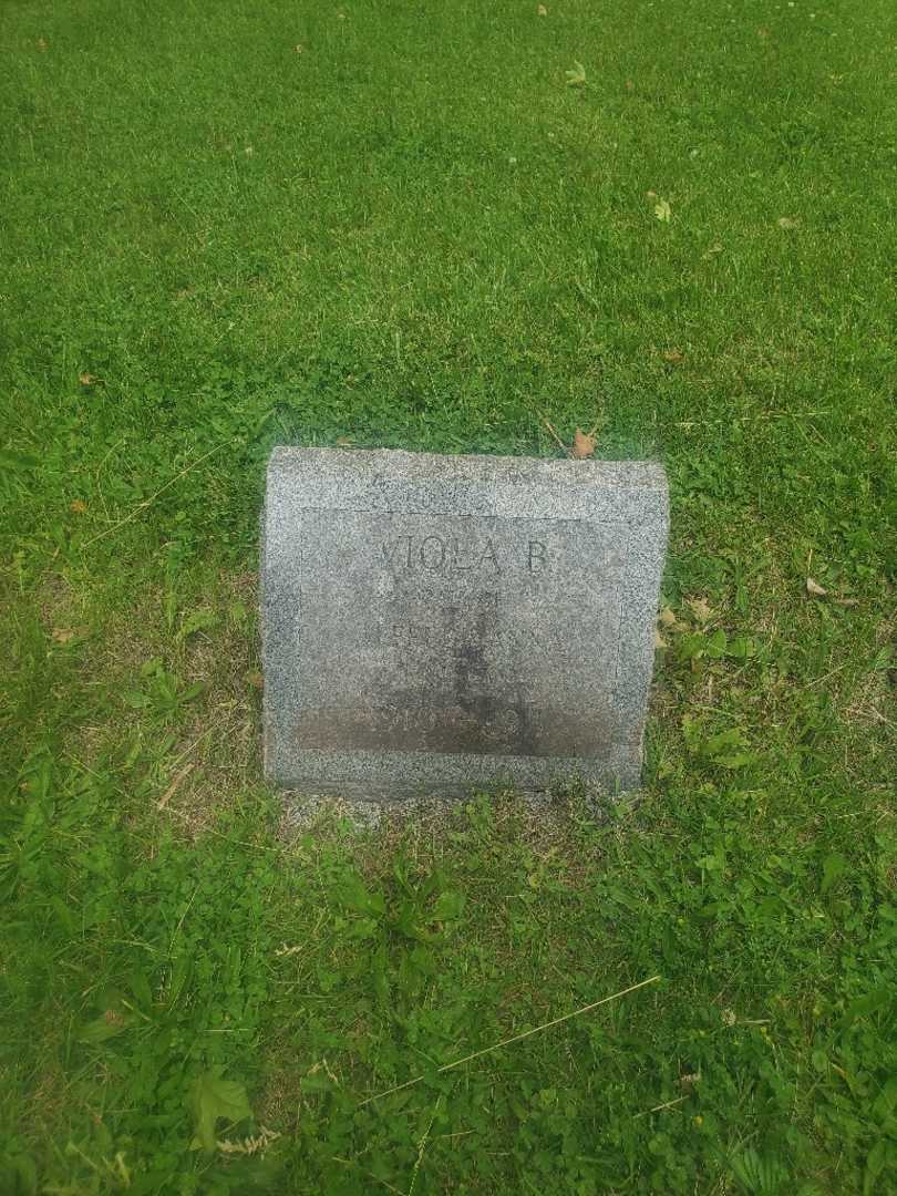 Viola B. Huntly's grave. Photo 3