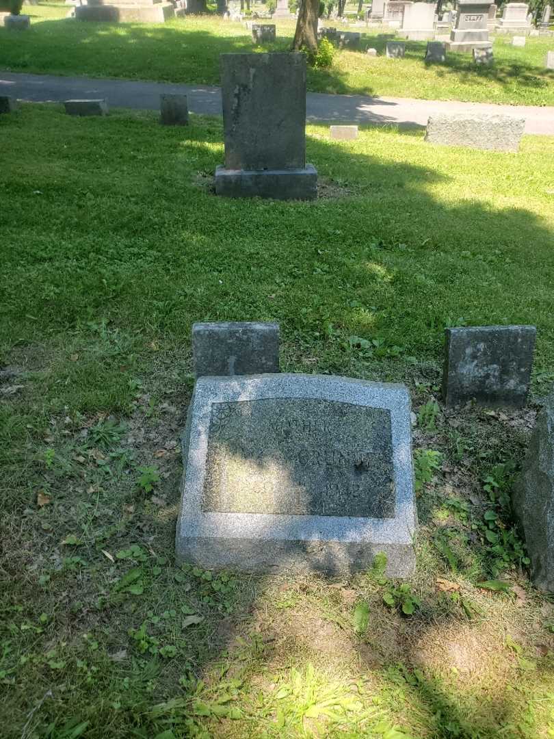 Emma Grunder's grave. Photo 1