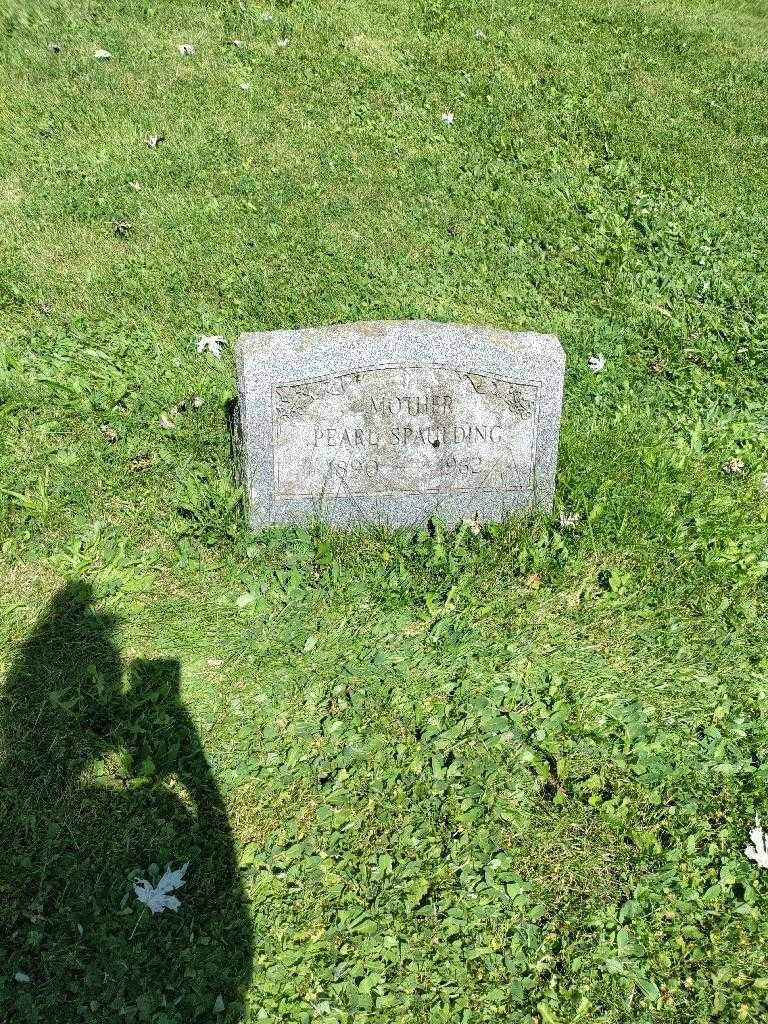 Pearl Spaulding's grave. Photo 1