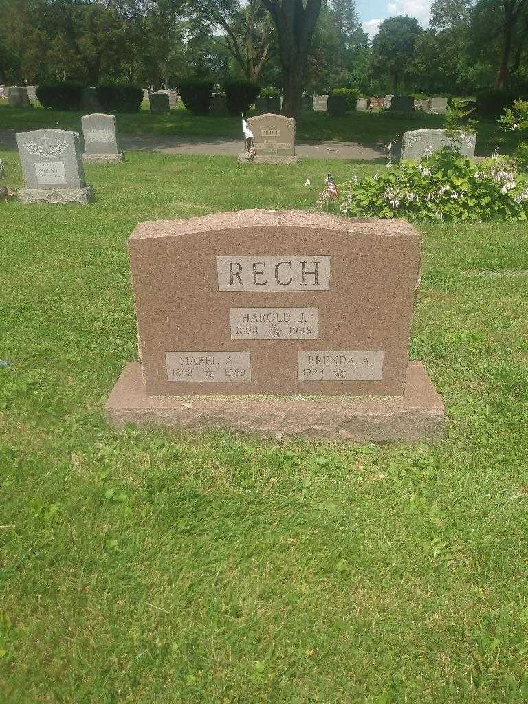 Mabel A. Rech's grave. Photo 2