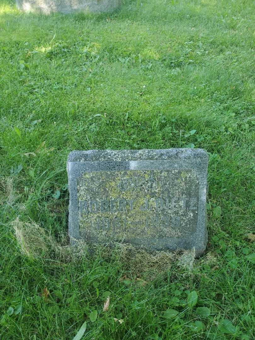 Robert J. Dietz's grave. Photo 2