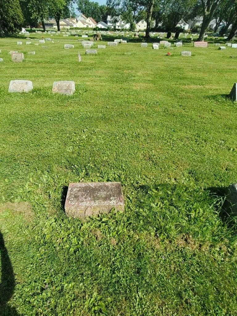 Ethel E. Walsh's grave. Photo 1