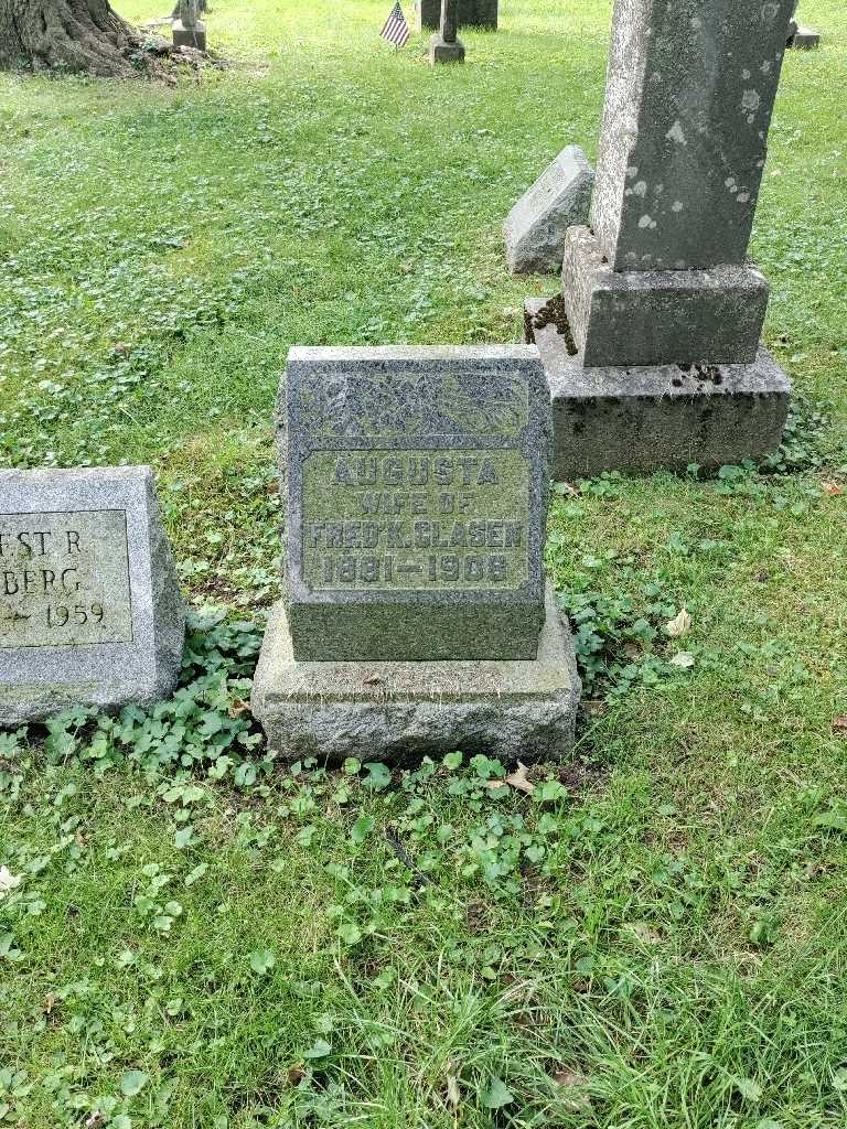 Augusta M. Clasen's grave. Photo 2