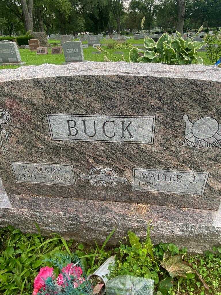 Walter James Buck's grave. Photo 3