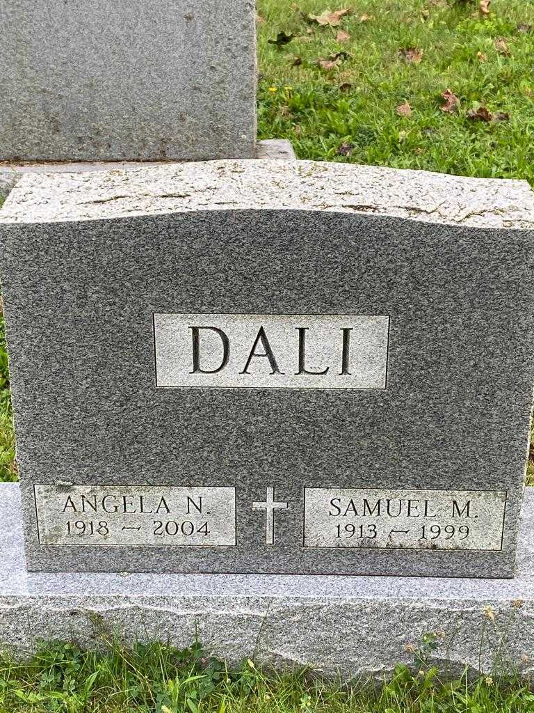 Angela N. Dali's grave. Photo 3