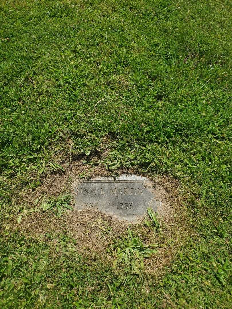 Anna E. Martin's grave. Photo 2