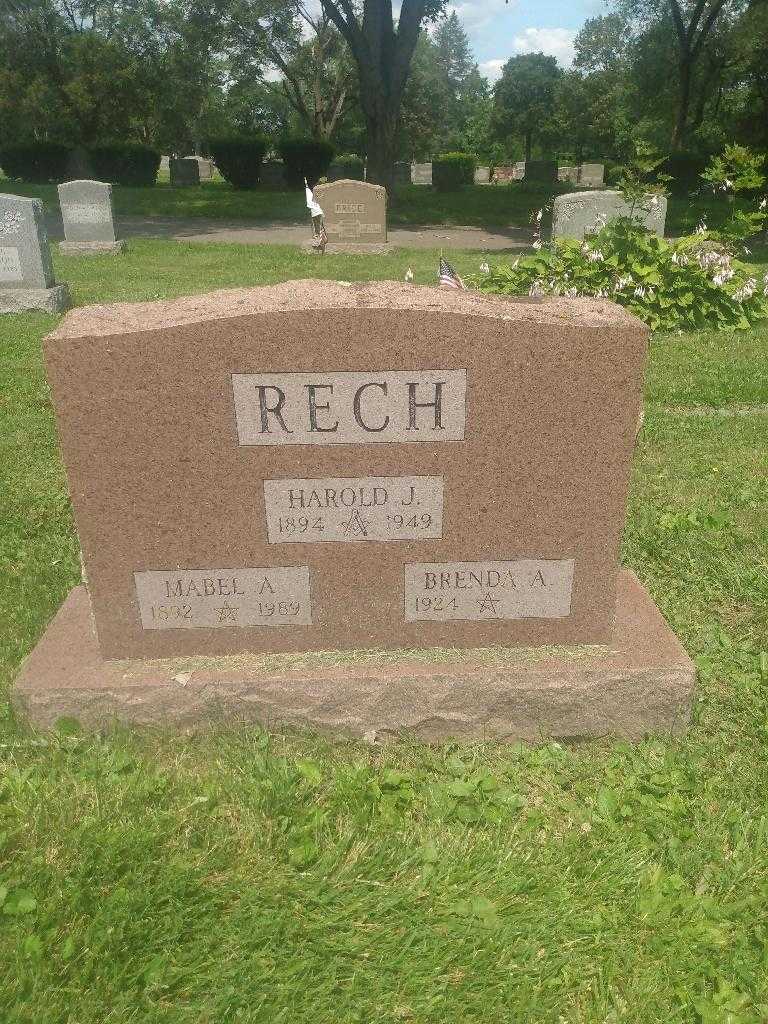 Mabel A. Rech's grave. Photo 3