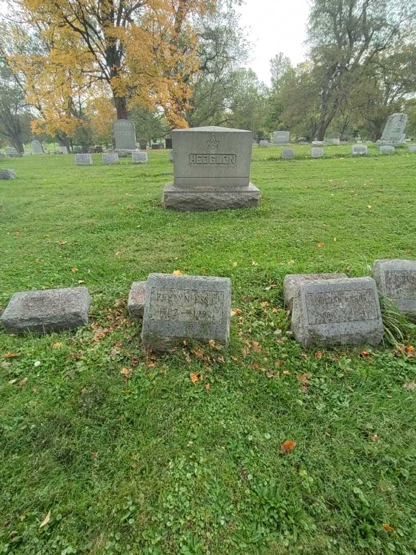 Evelyn Essig's grave. Photo 1