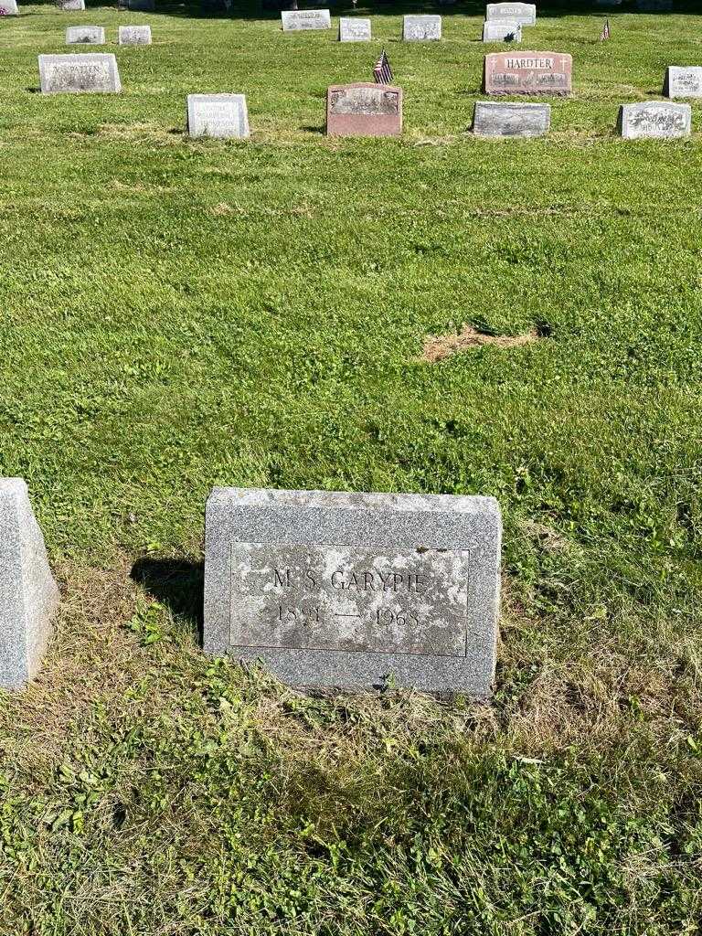 M. S. Garypie's grave. Photo 2