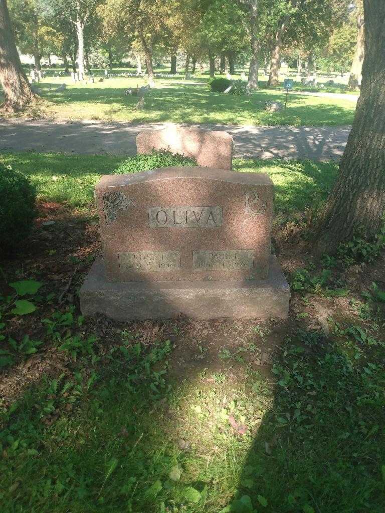 Rose F. Oliva's grave. Photo 1