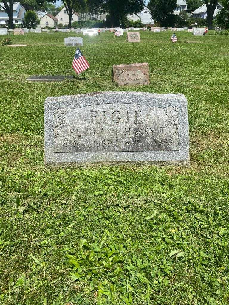 Ruth L. Figie's grave. Photo 3