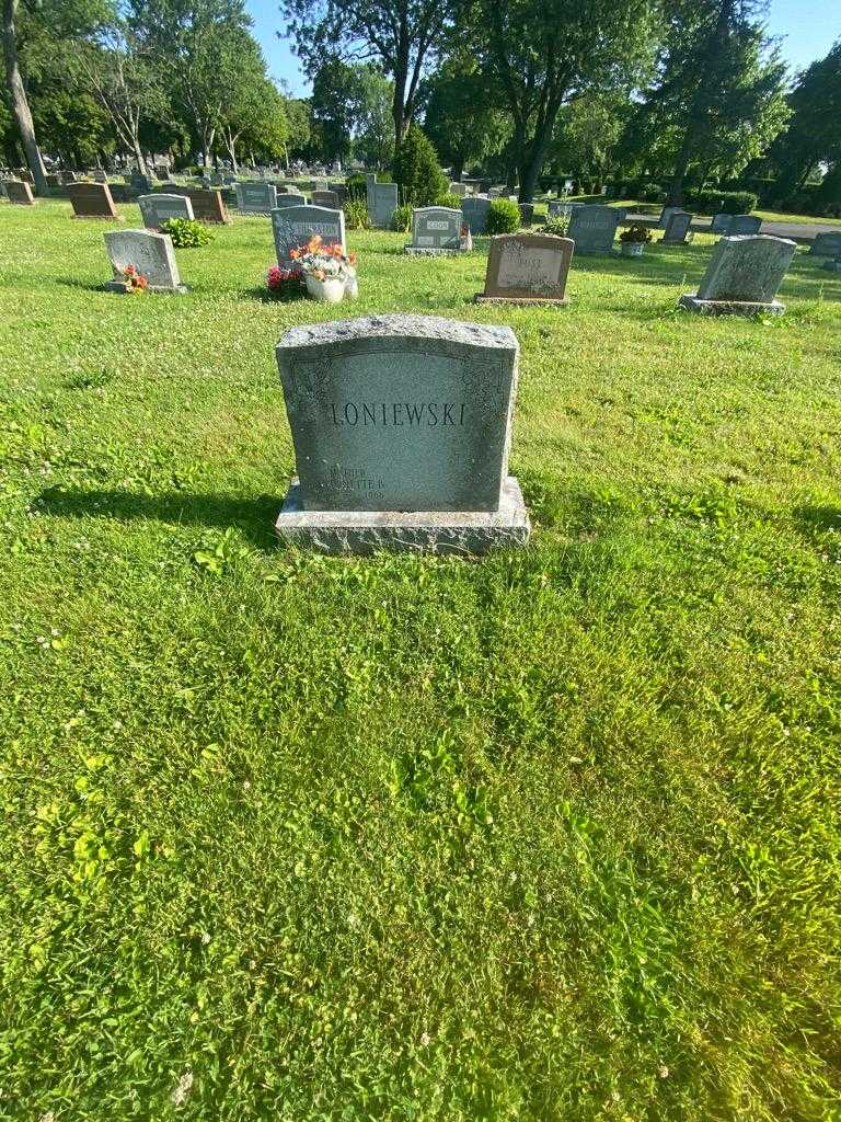 Antonette B. Loniewski's grave. Photo 1