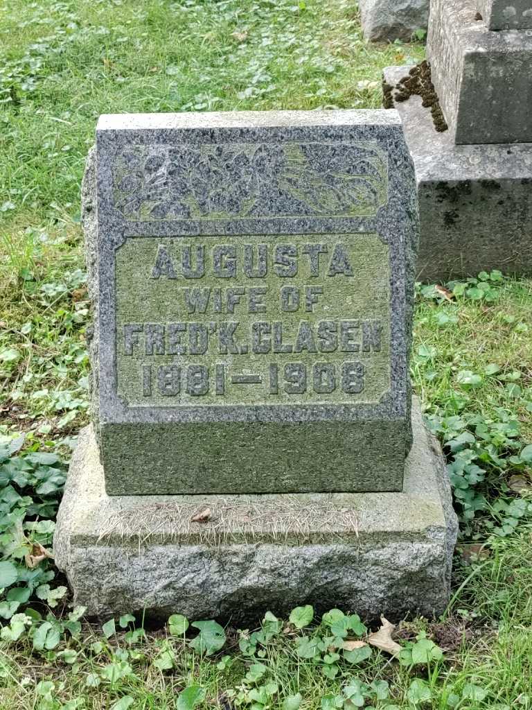 Augusta M. Clasen's grave. Photo 3