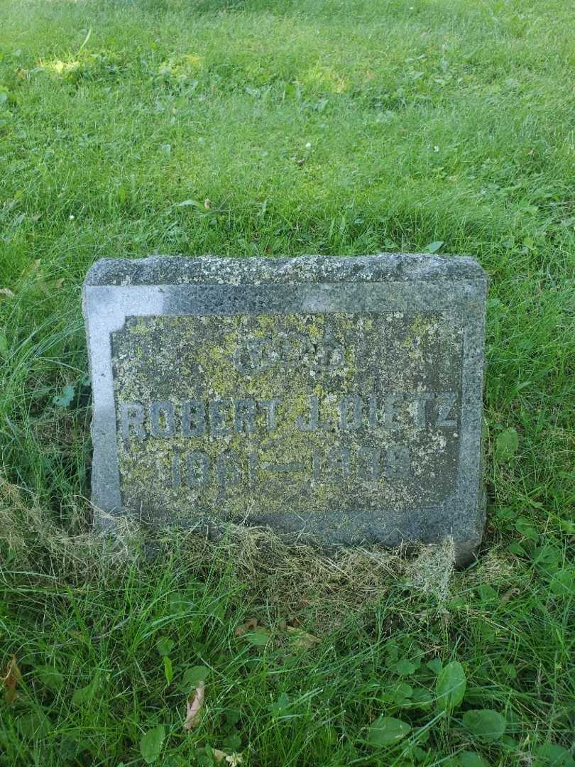 Robert J. Dietz's grave. Photo 3