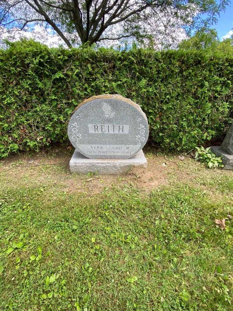 Emil W. Reith's grave. Photo 1