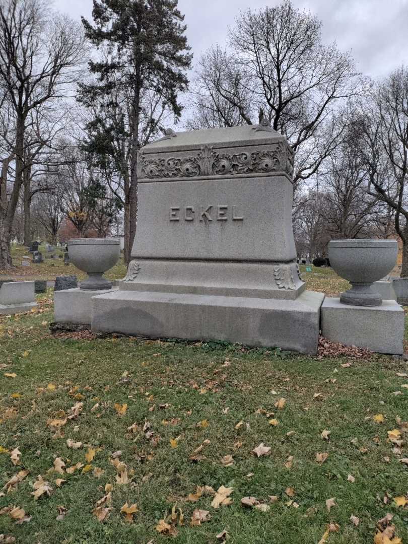 Frank Eckel's grave. Photo 4