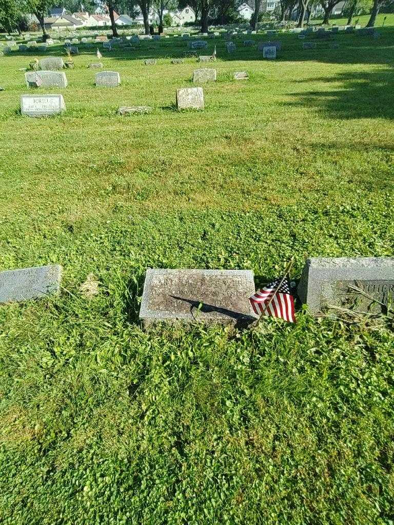 Arthur J. Traver's grave. Photo 1