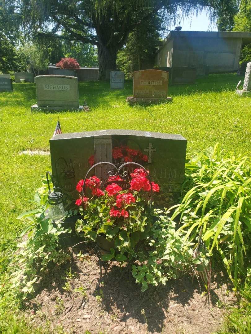 Elizabeth D. Ingrahm's grave. Photo 3