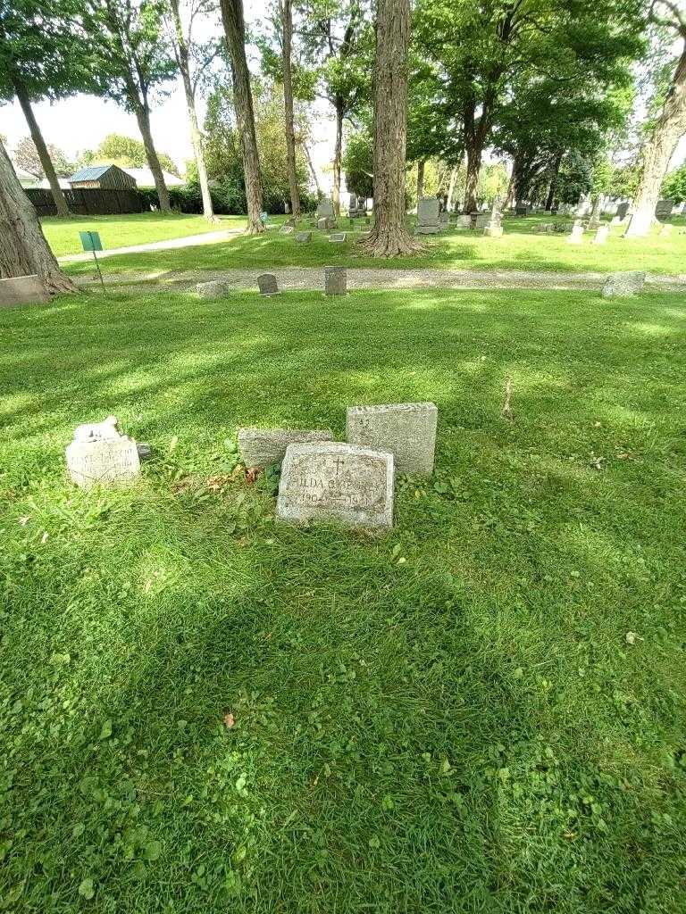 Hilda C. Becker's grave. Photo 1