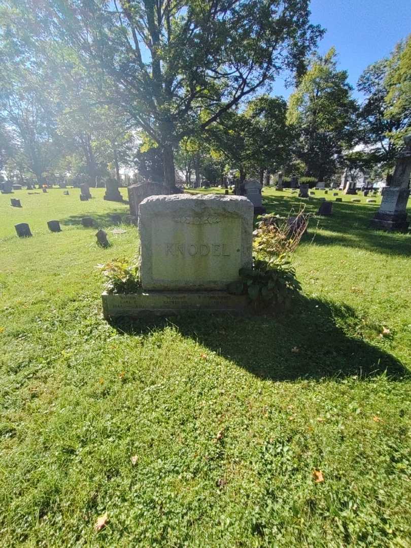 Fred C. Knodel's grave. Photo 1